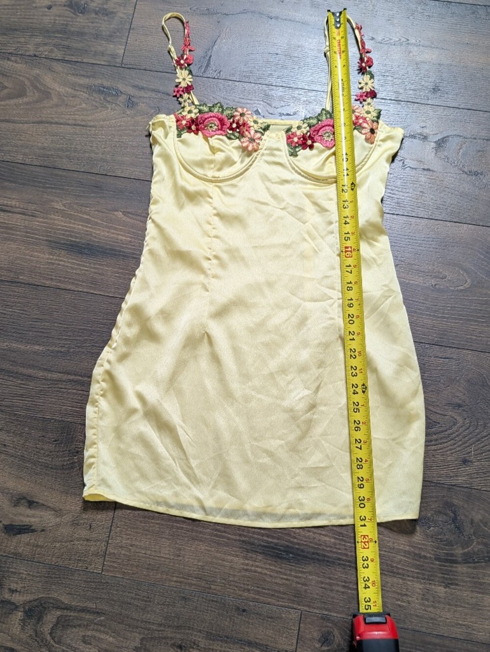 PrettyLittleThing Lemon Yellow Satin Shift Dress with Floral Embroidery Size 4 - Picture 5 of 10